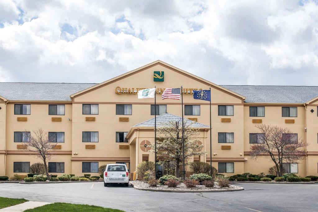 Quality Inn & Suites South Bend Airport Main image 1